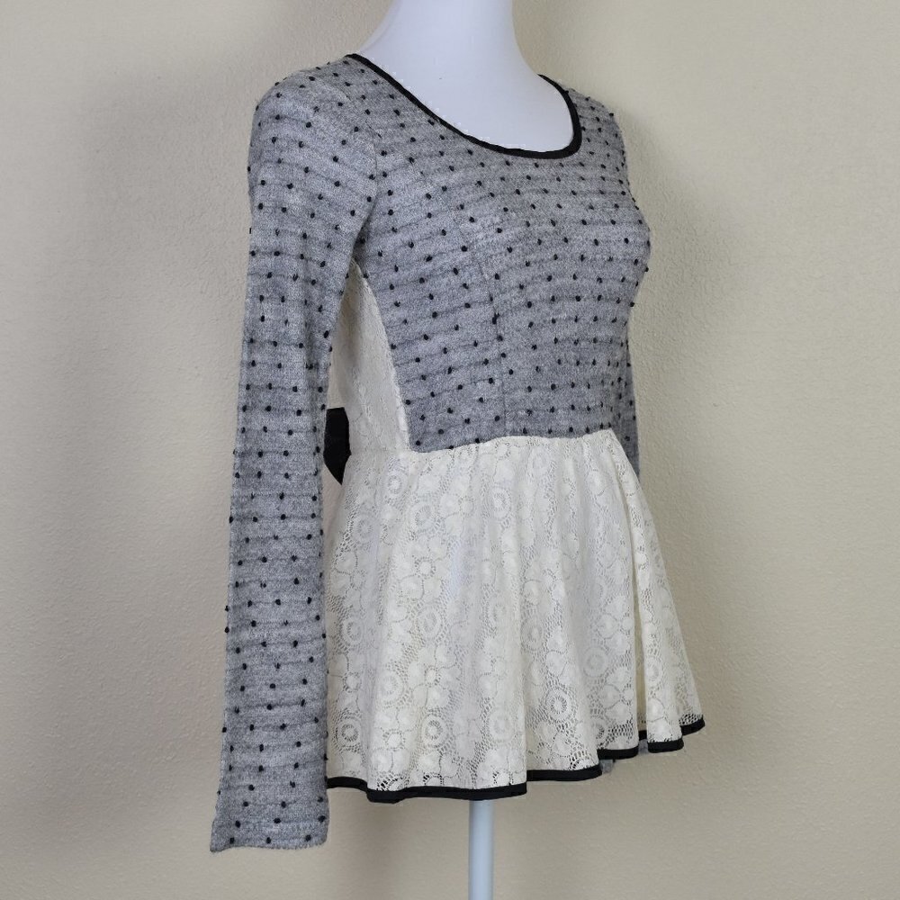 Ryu Bow Back Peplum Lace Top S - Picture 6 of 7